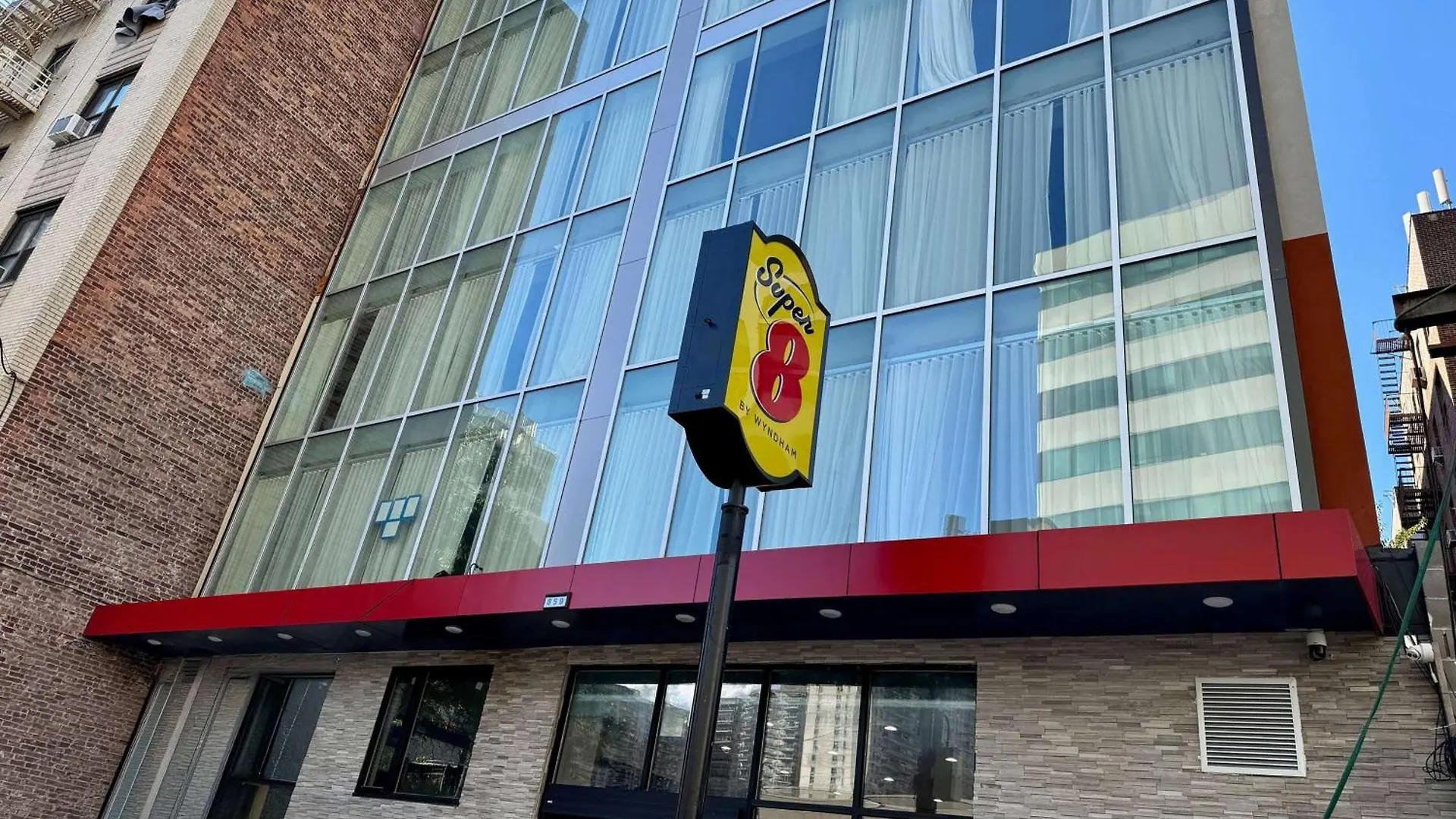 Hotel Super 8 By Wyndham Bronx Near Stadium New York